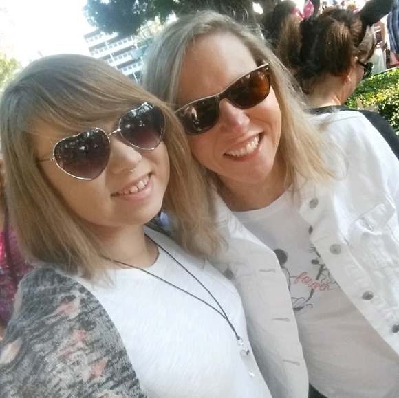 Meet your Posher, Heather - Picture 1 of 1